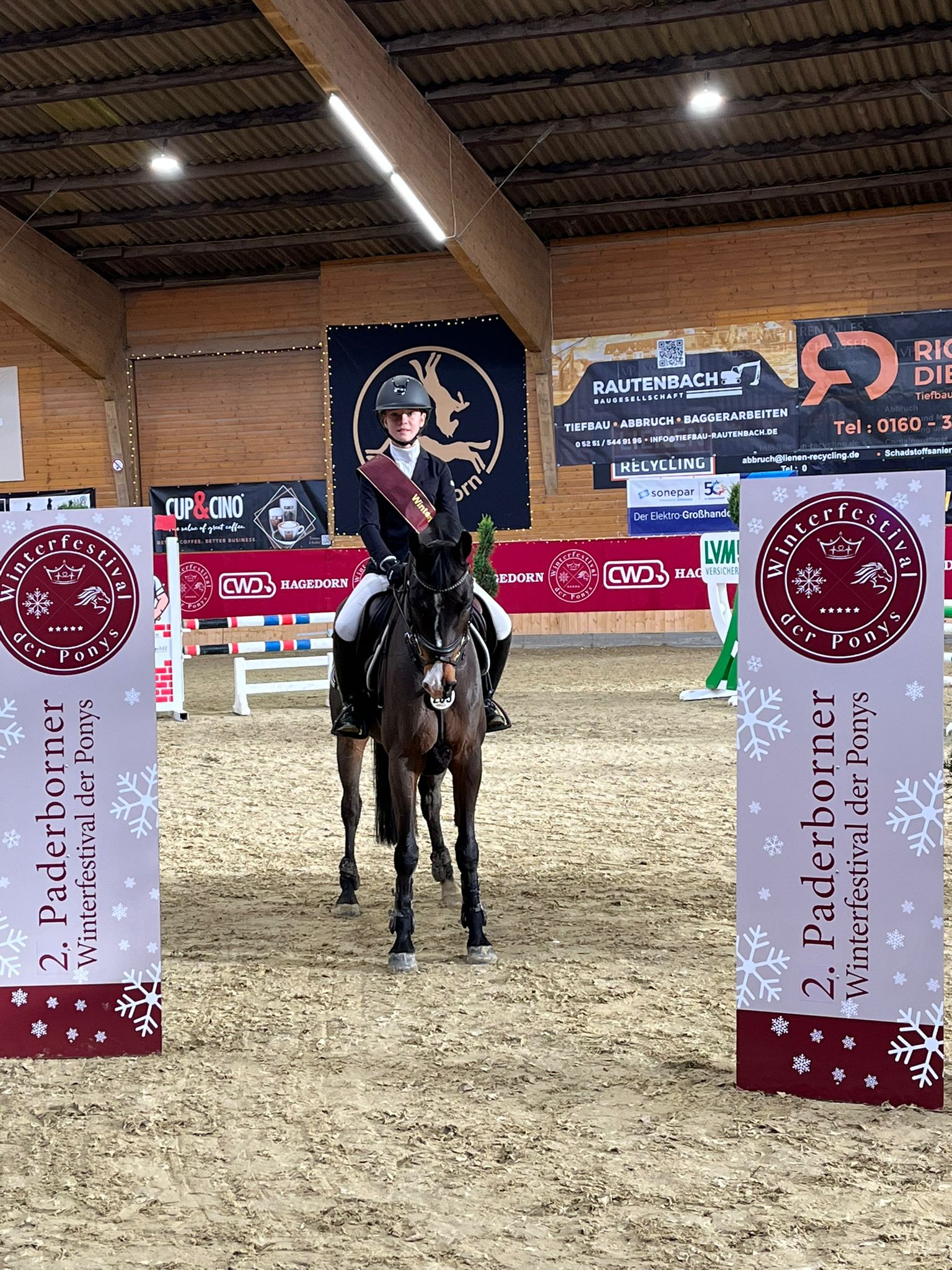 Mette Demmler und Sunbeam siegen beim Winterfestival der Ponys in ...
